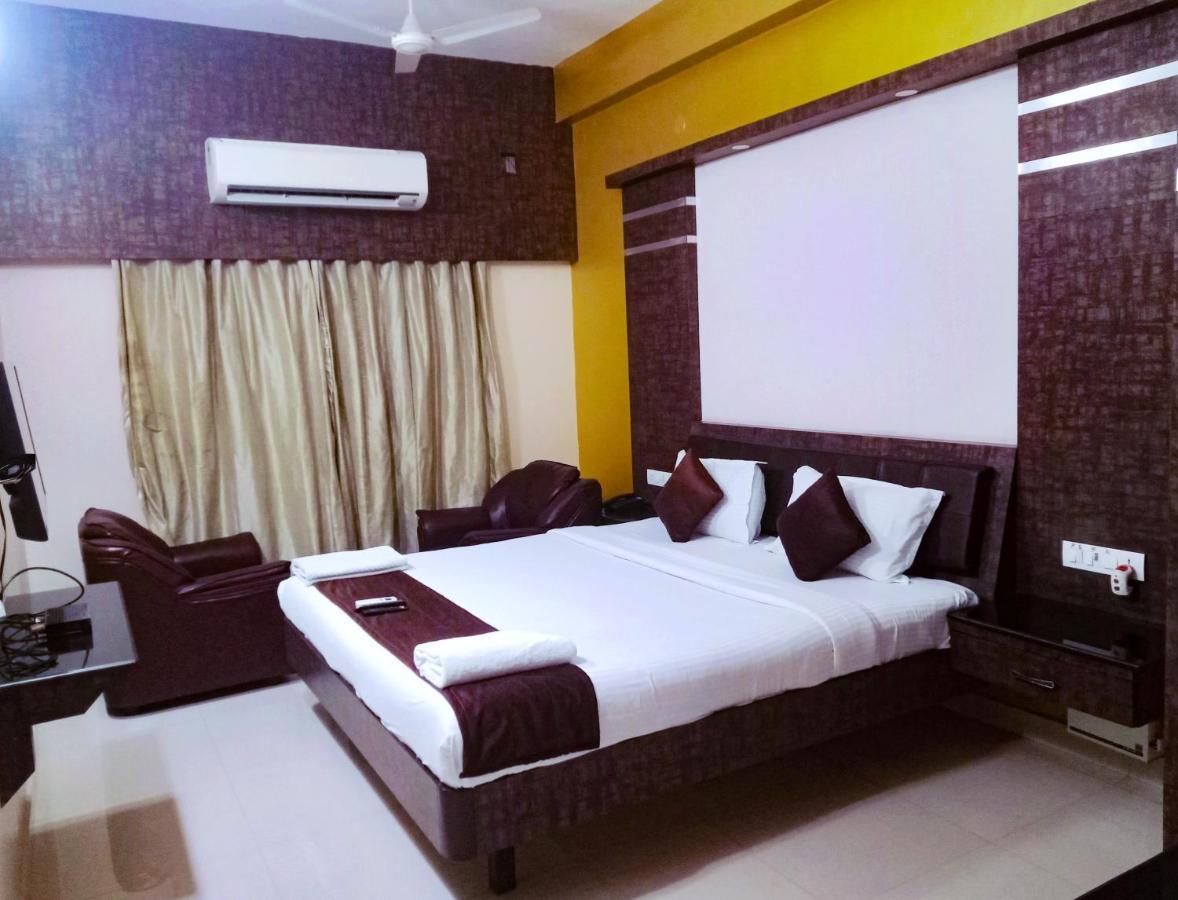 Pine Tree Aparthotel Kancheepuram Exteriör bild