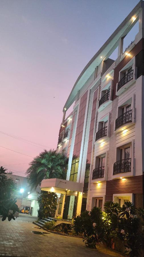 Pine Tree Aparthotel Kancheepuram Exteriör bild