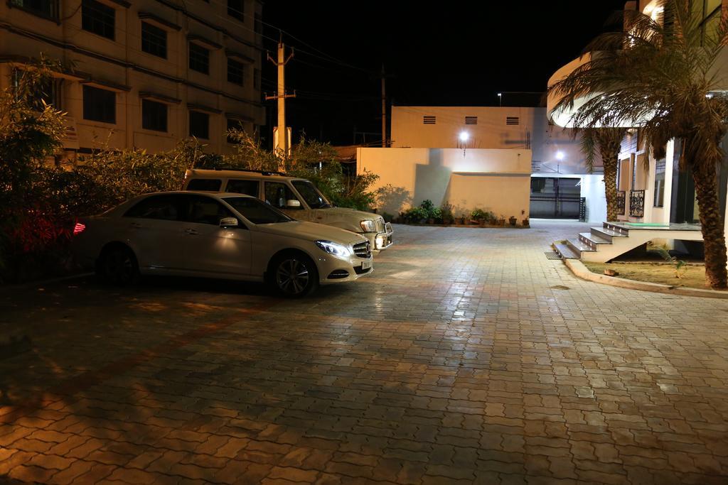 Pine Tree Aparthotel Kancheepuram Rum bild